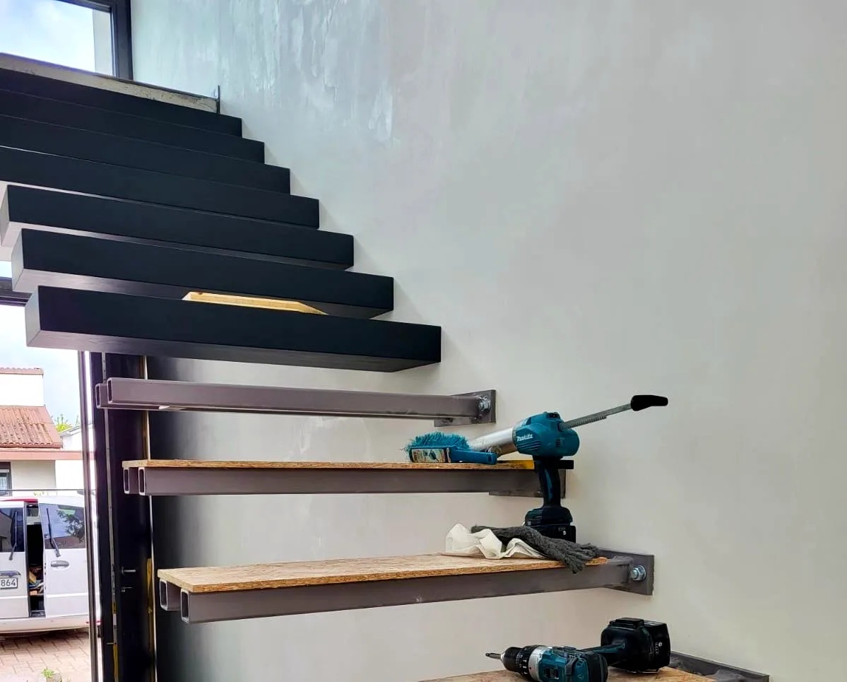 Montage einer Kragarmtreppe durch unser Team